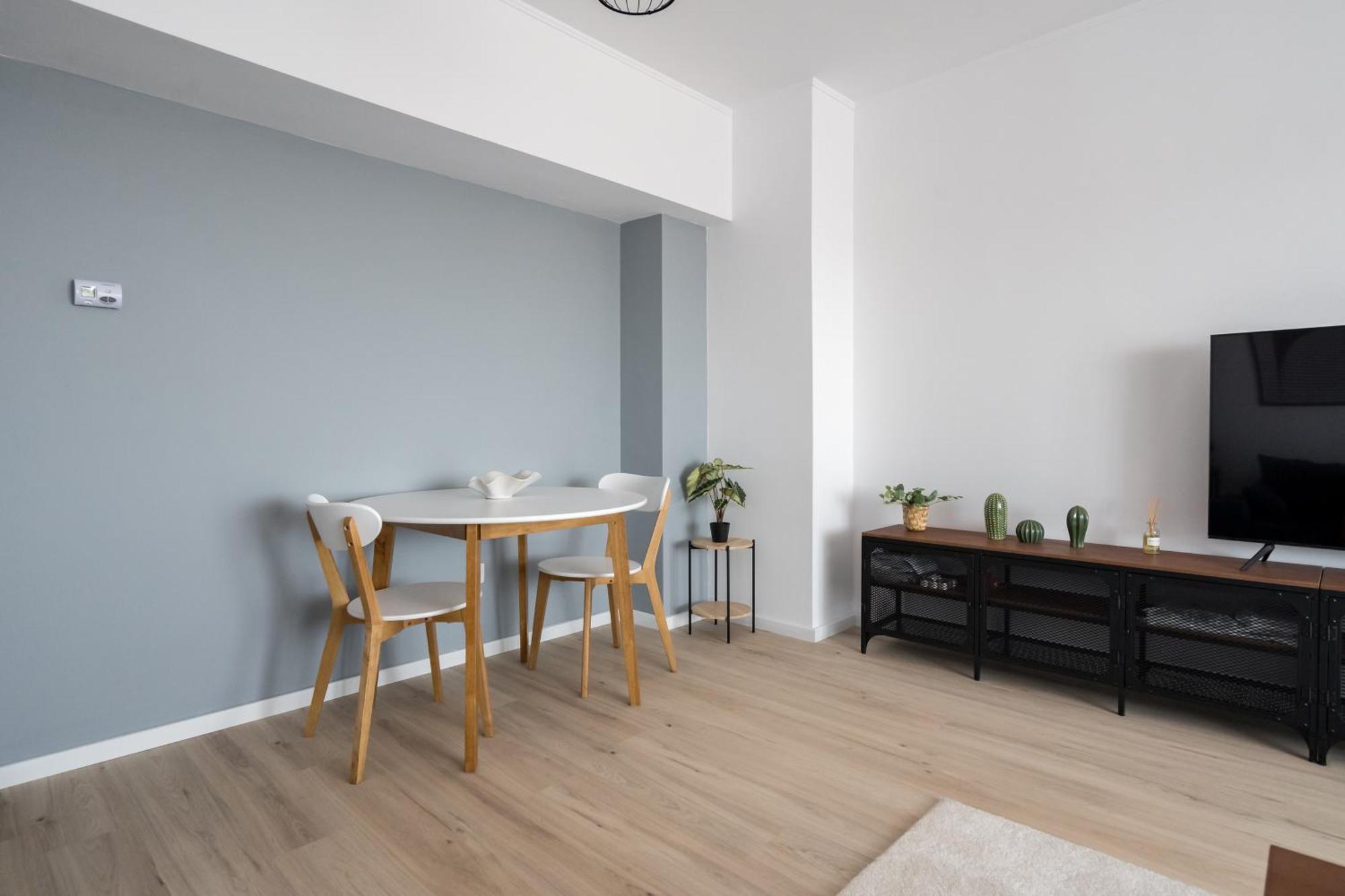 Chez Nous - With Parking 1108 *